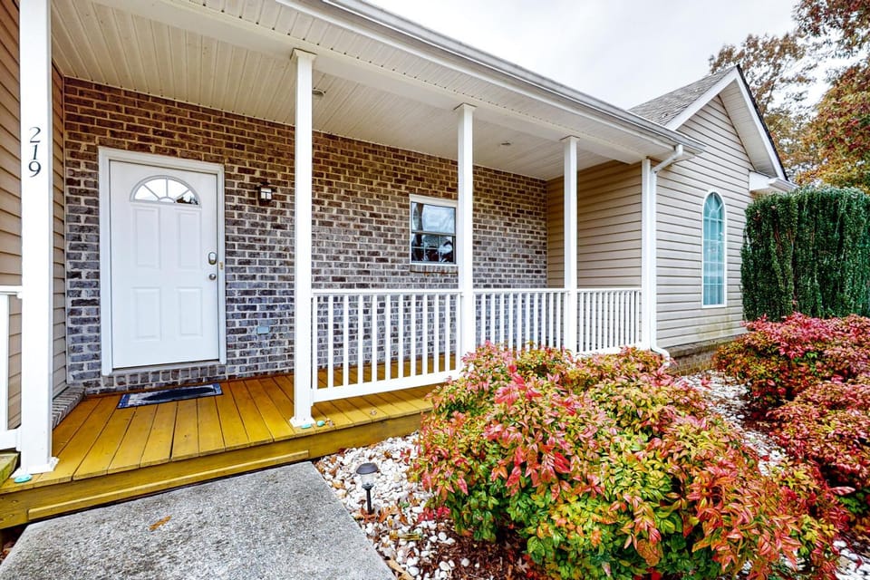 Property building, Spring, Day, Garden