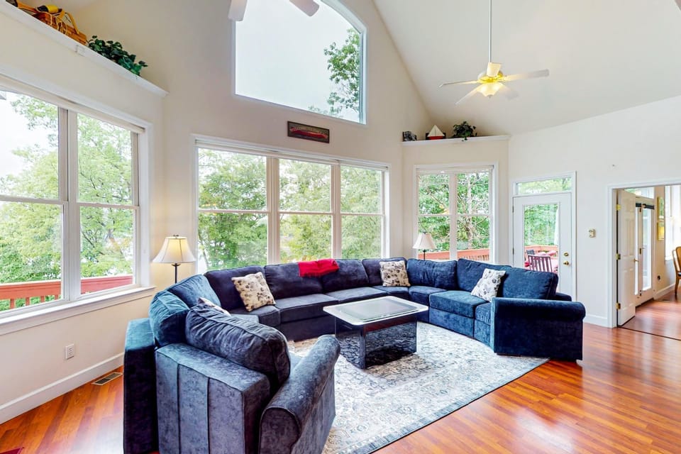 Living room, Seating area