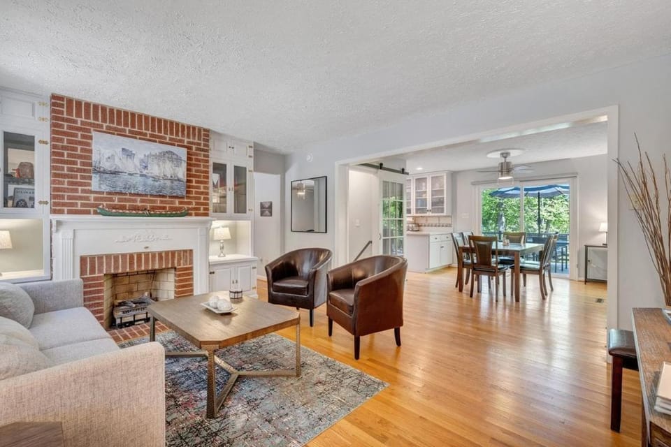 Living room, Seating area