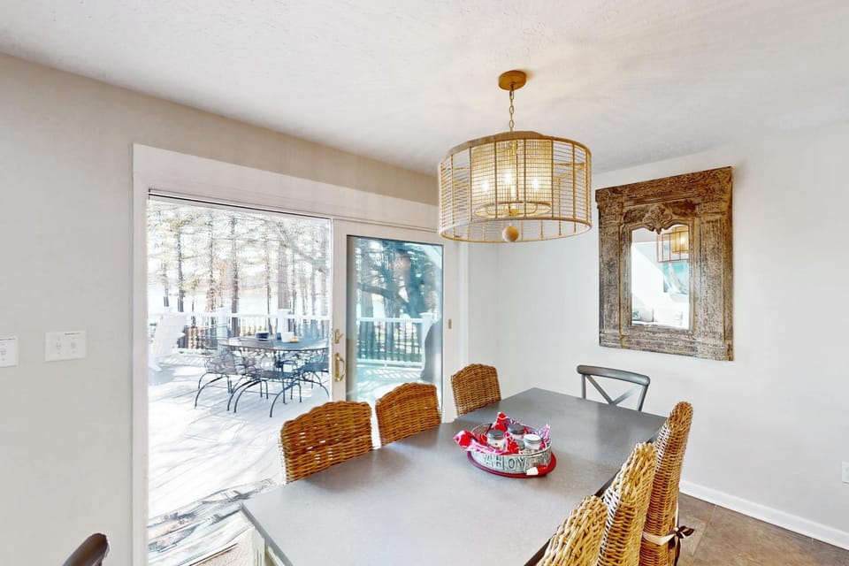 Seating area, Dining area