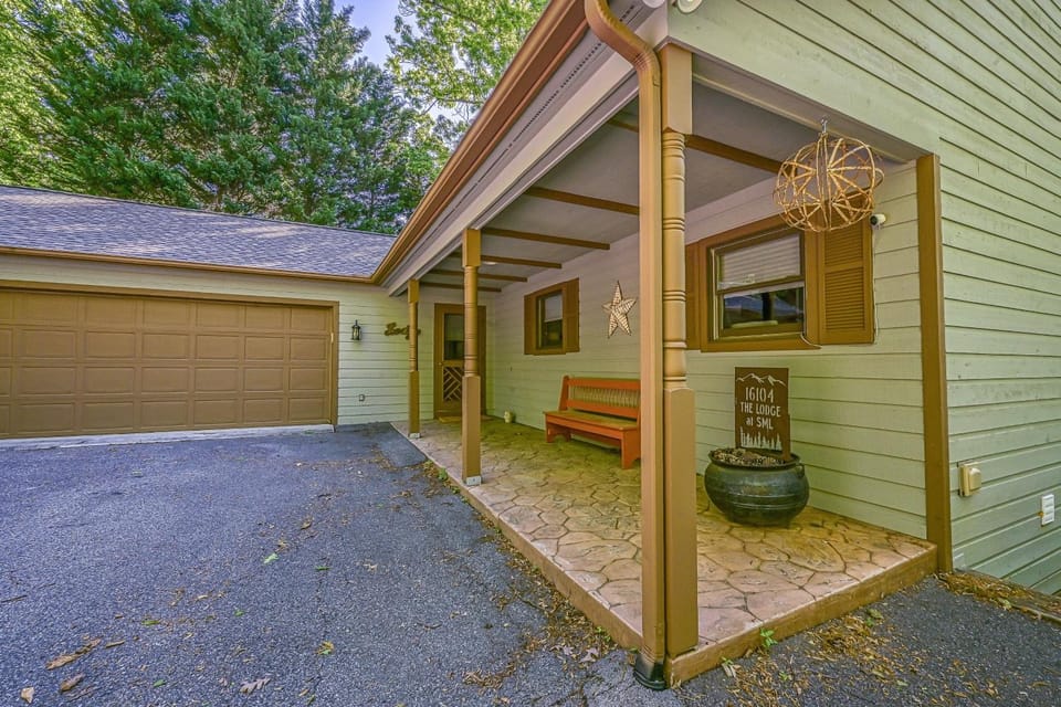 Property building, Day, Garden
