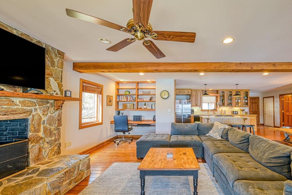 TV and multimedia, Living room, Seating area