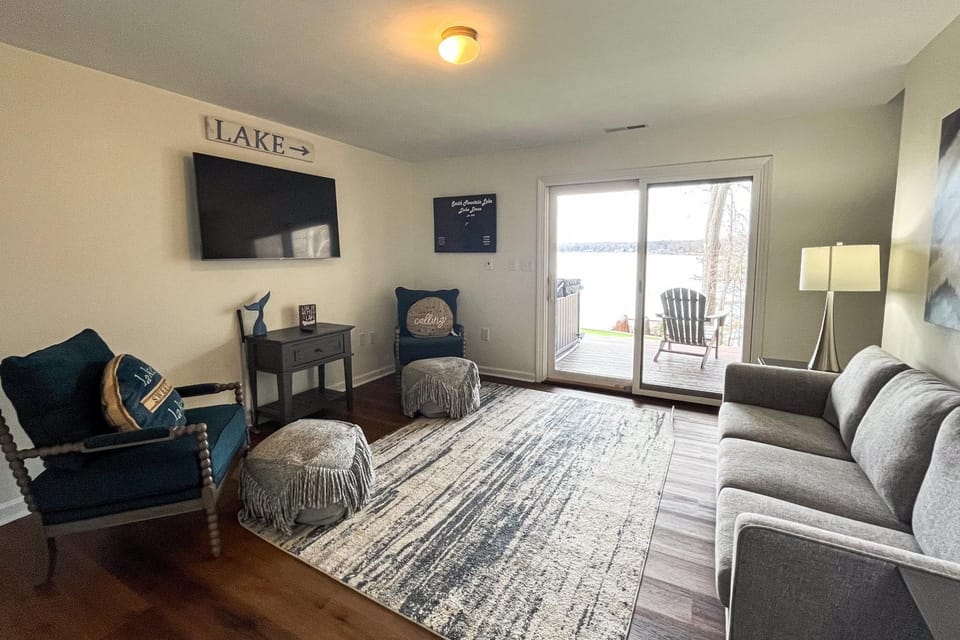 TV and multimedia, Living room, Seating area