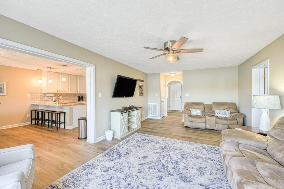 TV and multimedia, Living room, Seating area
