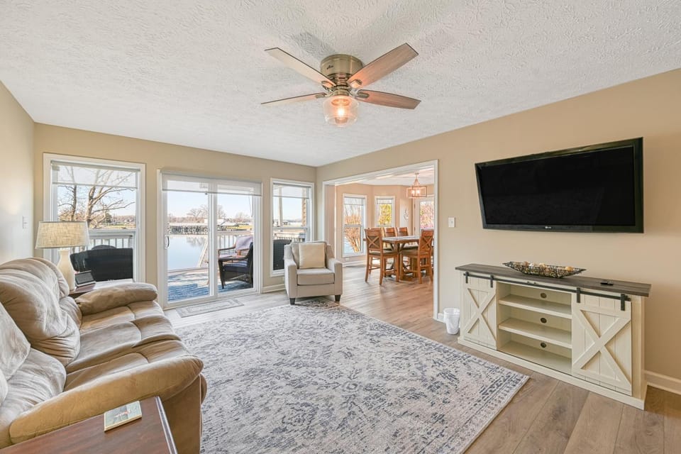 TV and multimedia, Living room, Seating area