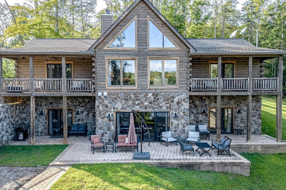Property building, Patio, Day, Garden view