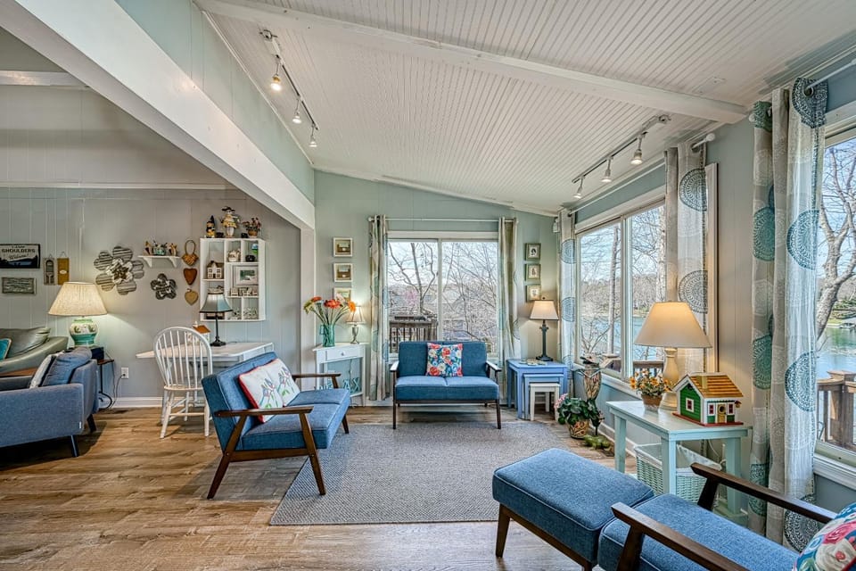 Living room, Seating area