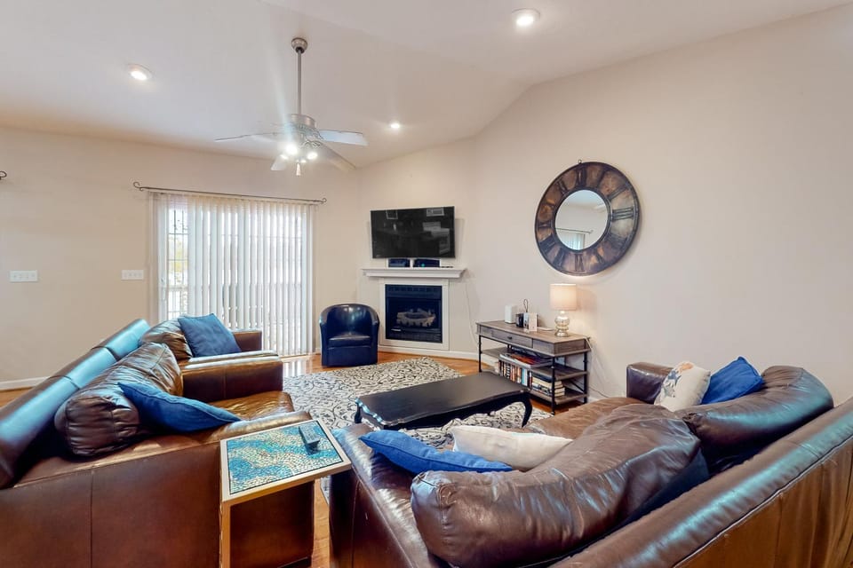 TV and multimedia, Living room, Seating area