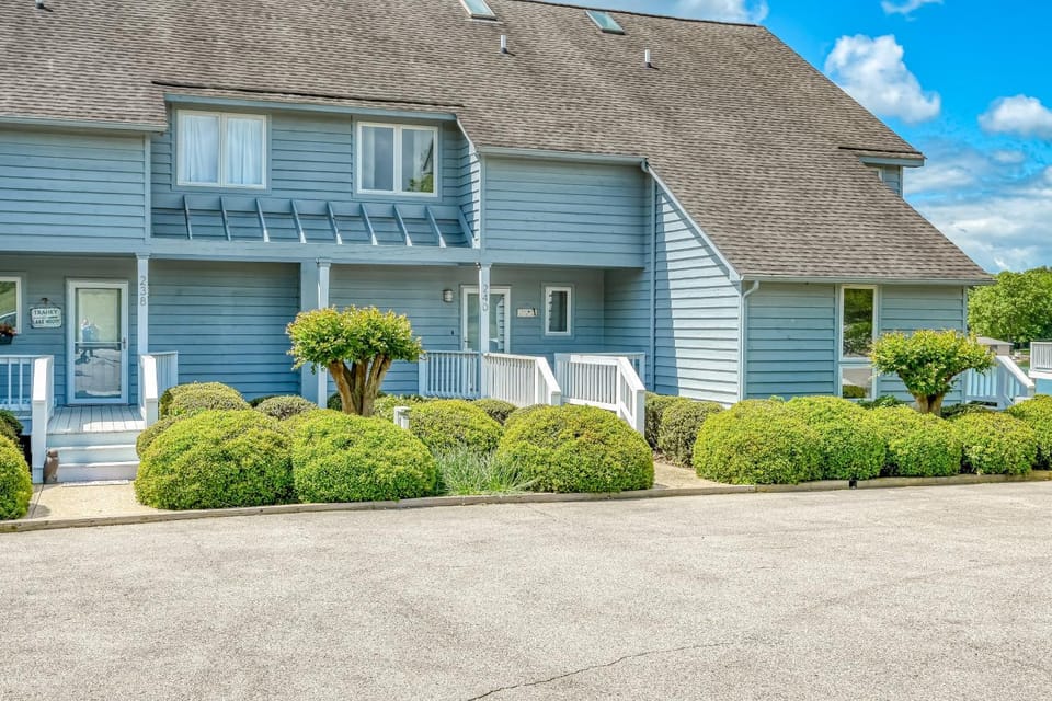 Property building, Day, Garden