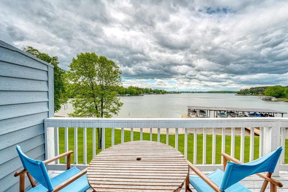 Day, Balcony/Terrace, Dining area, Lake view