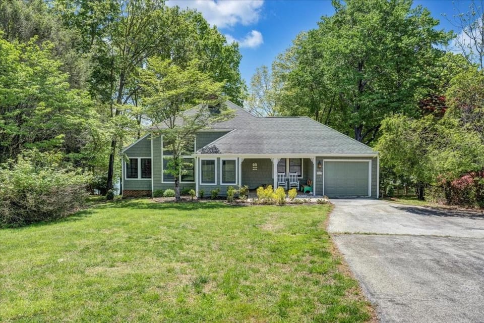 Property building, Spring, Day, Garden