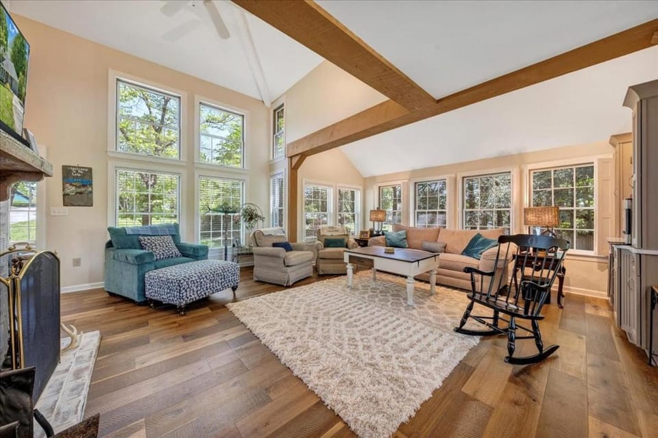 Living room, Seating area