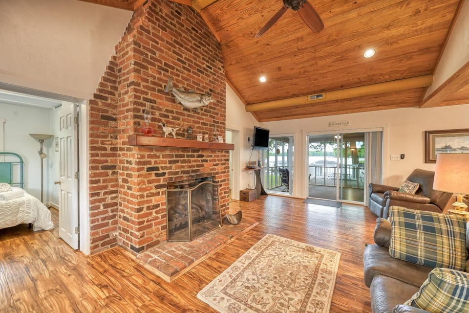 TV and multimedia, Living room, Seating area