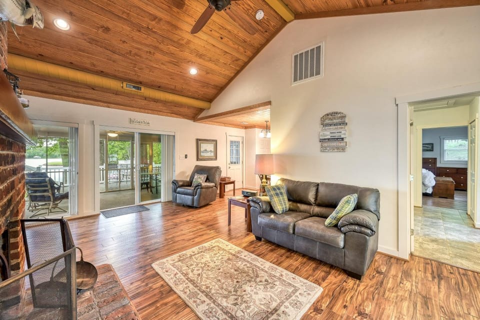 Living room, Seating area