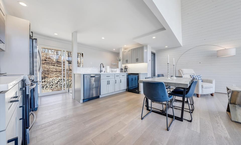 Kitchen or kitchenette, Dining area, dishwasher, oven, stove, kitchen