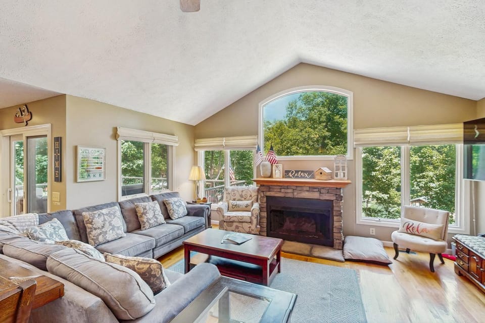 Living room, Seating area