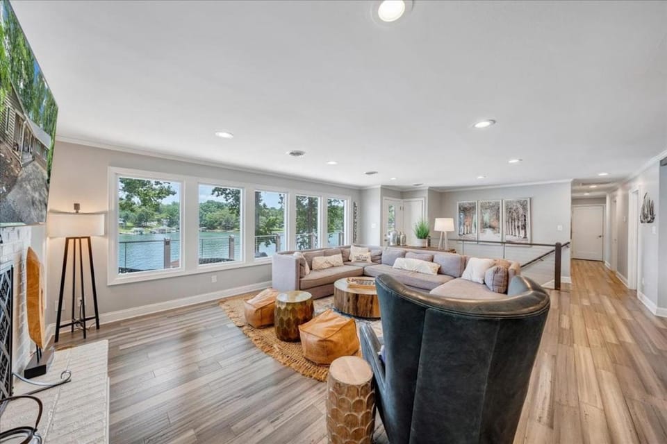 TV and multimedia, Living room, Seating area