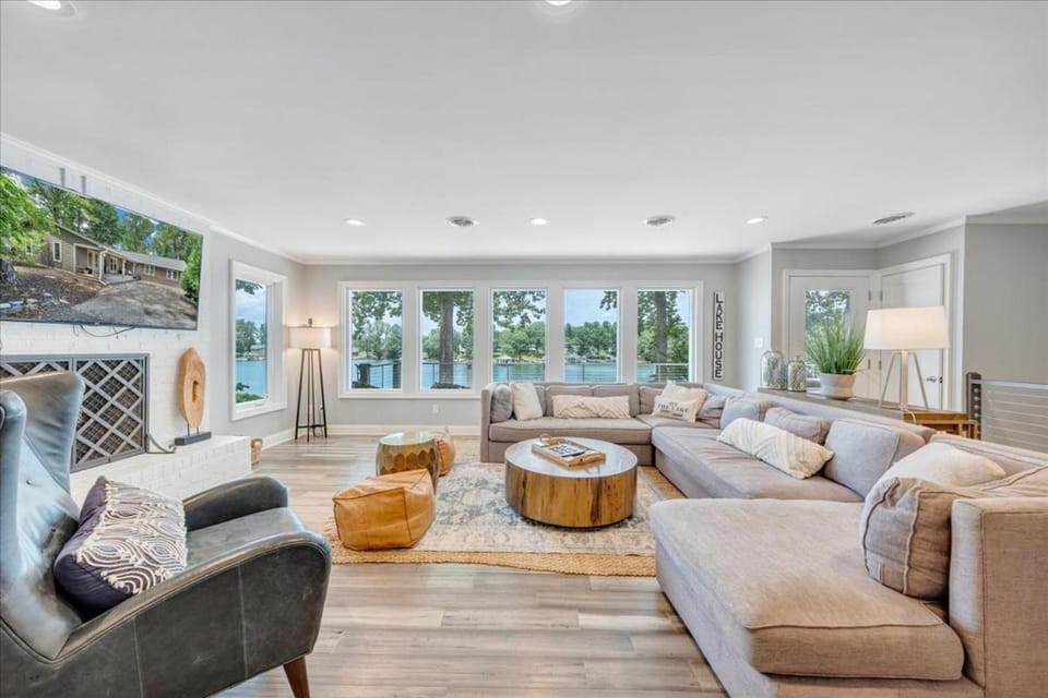 TV and multimedia, Living room, Seating area