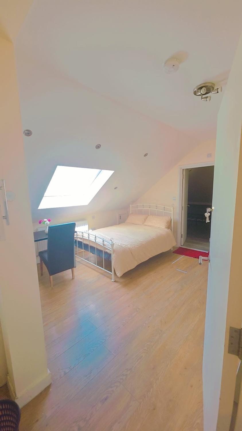 studio with ensuite Vacation rental in London Borough of Hounslow