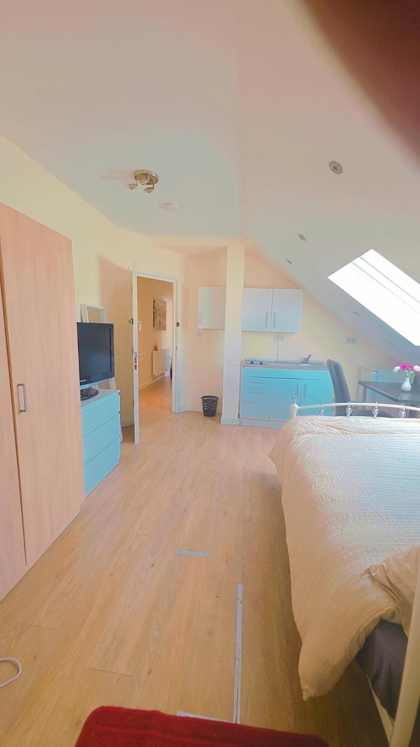 studio with ensuite Vacation rental in London Borough of Hounslow