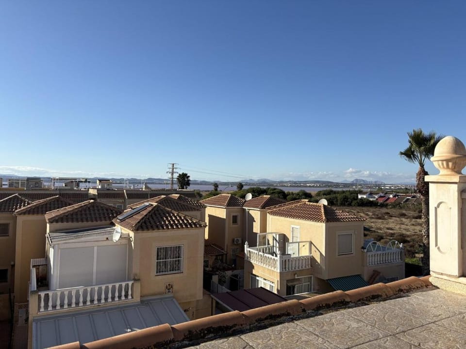 2-bedroom bungalow & roof terrace & community pool Apartment in Torrevieja