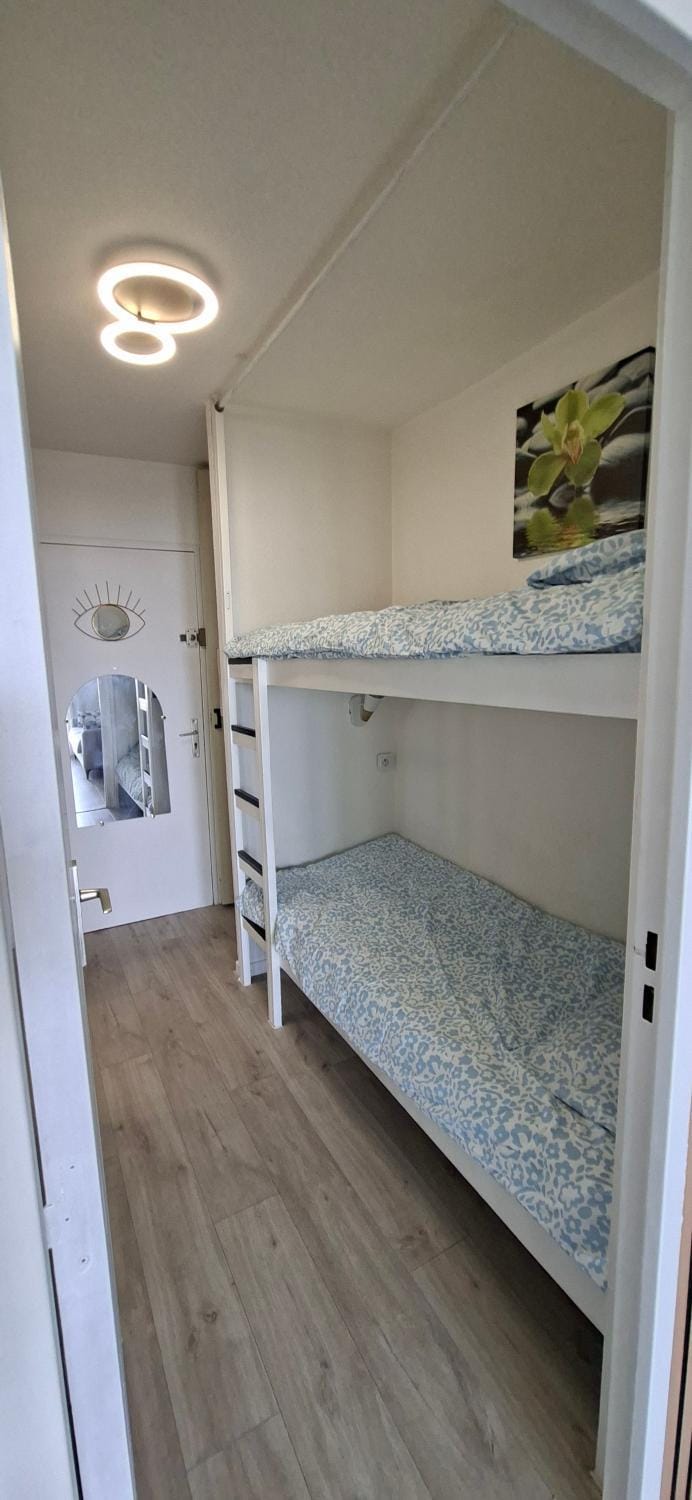 bunk bed