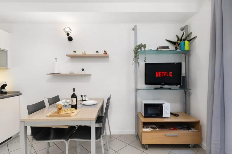 Modern Retreat Corso Buenos Aires MI WiFi and AC Apartment in Milan