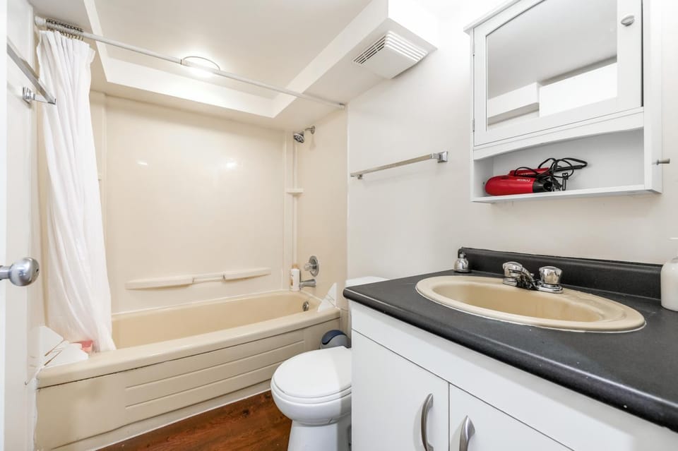 Private 2BR Suite near UBC Sleeps 6 Apartment in Vancouver