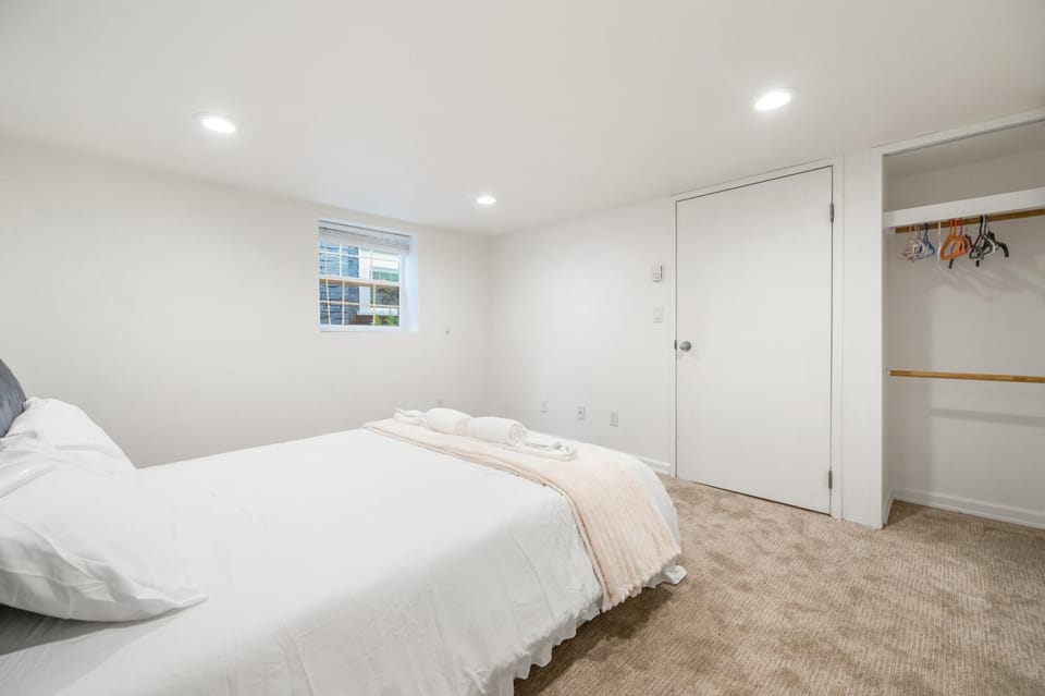 Private 2BR Suite near UBC Sleeps 6 Apartment in Vancouver