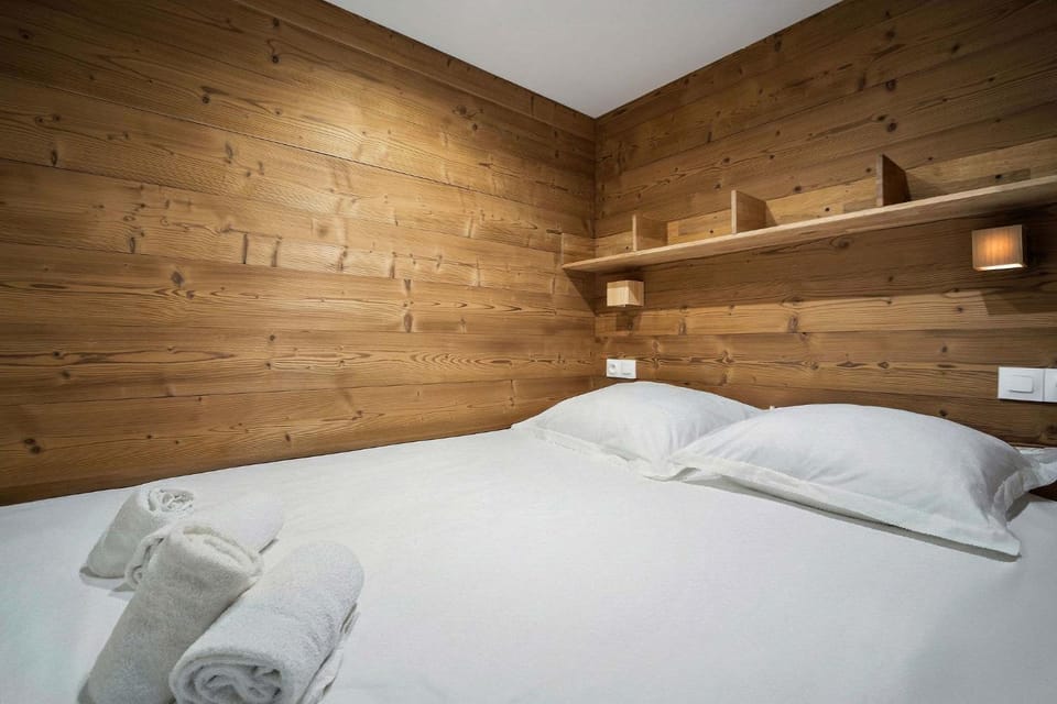 Cozy Renovated with Panoramic Mountain View Apartment in Les Allues