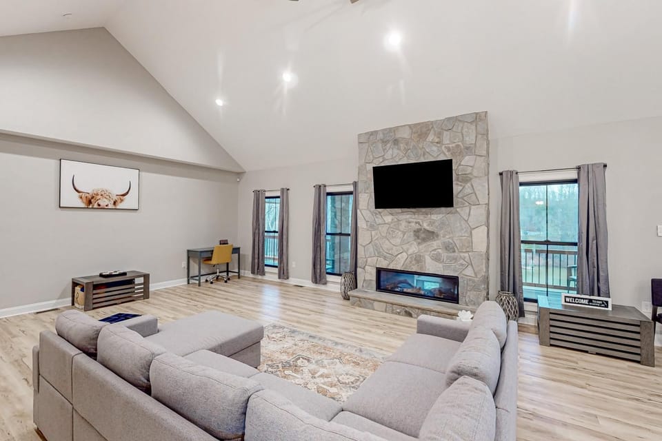 TV and multimedia, Living room, Seating area