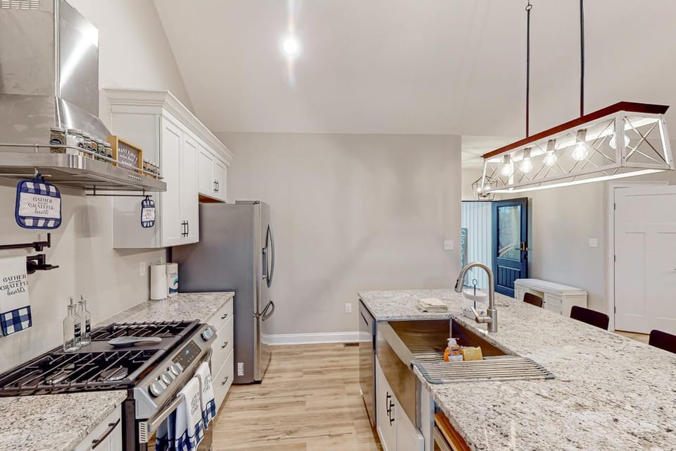 Kitchen or kitchenette, stove, kitchen