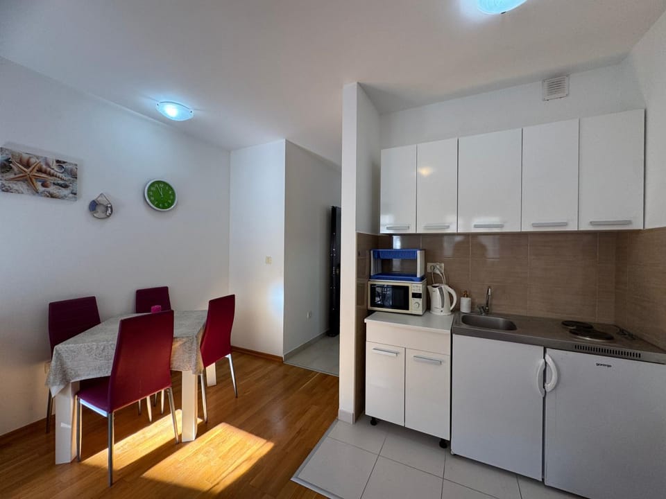 Kitchen or kitchenette, kitchen, kitchen