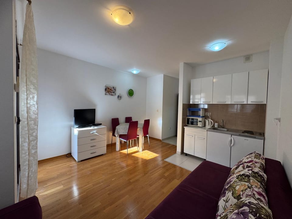 Kitchen or kitchenette, Living room, kitchen, kitchen