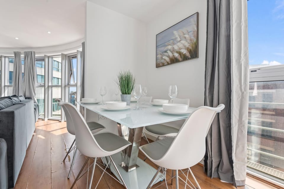 Spacious 3 Bedroom Apartment in the heart of Nottingham Centre with views Apartment in Nottingham