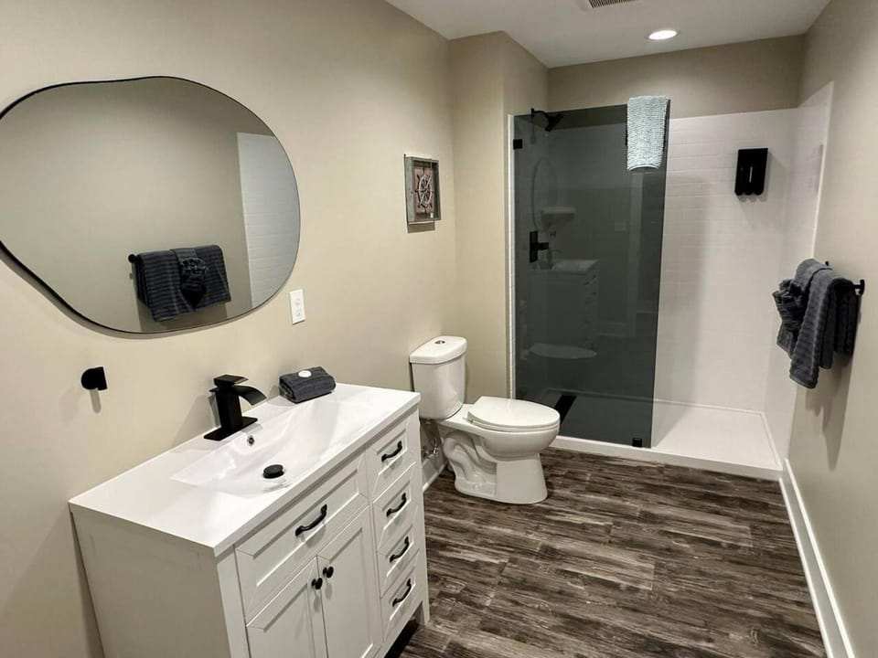 Harbor Hideaway Suite - River Rock Inn House in Bellevue