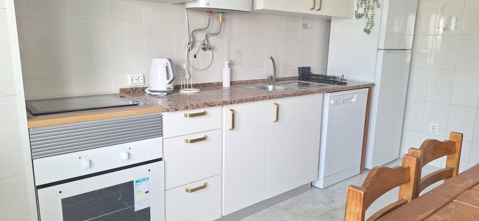 Kitchen or kitchenette, Dining area, dishwasher, oven, stove