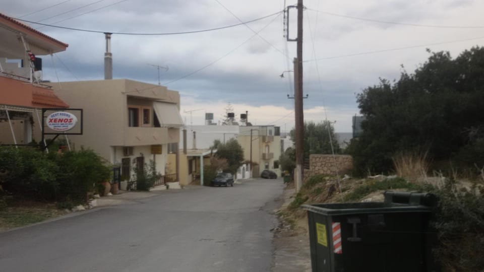 Sea view, Street view