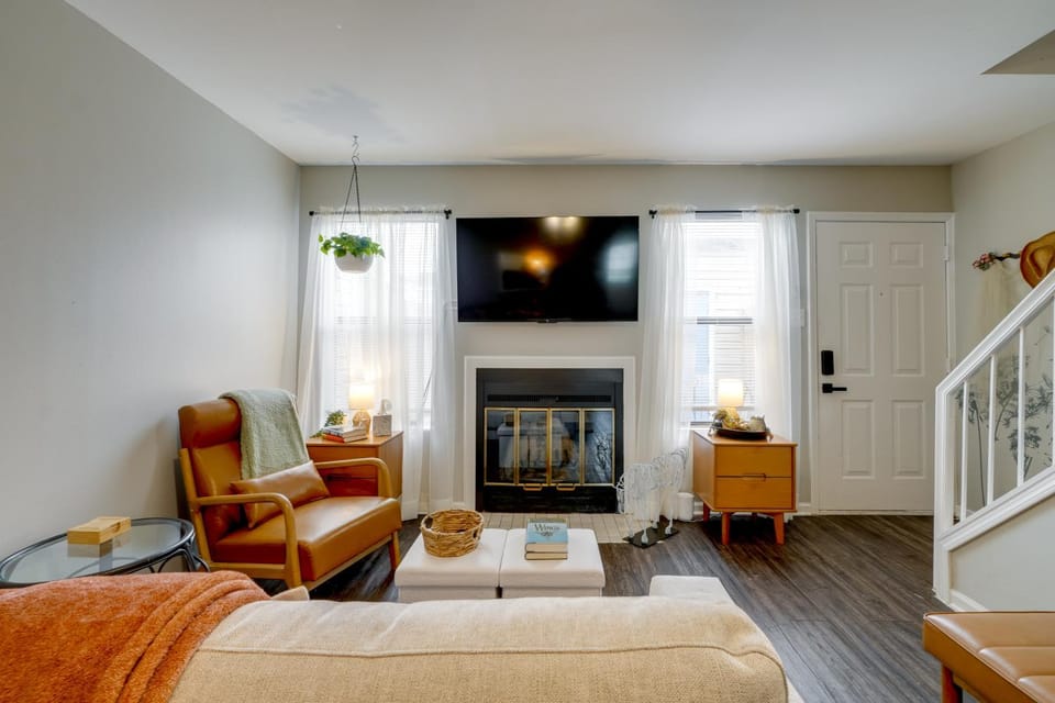 Walk to Park w/ Pond, Trails & More! Sherwood Unit House in Arkansas