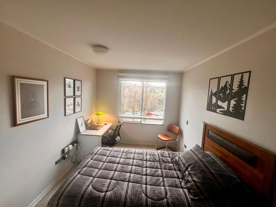 Photo of the whole room, Bedroom