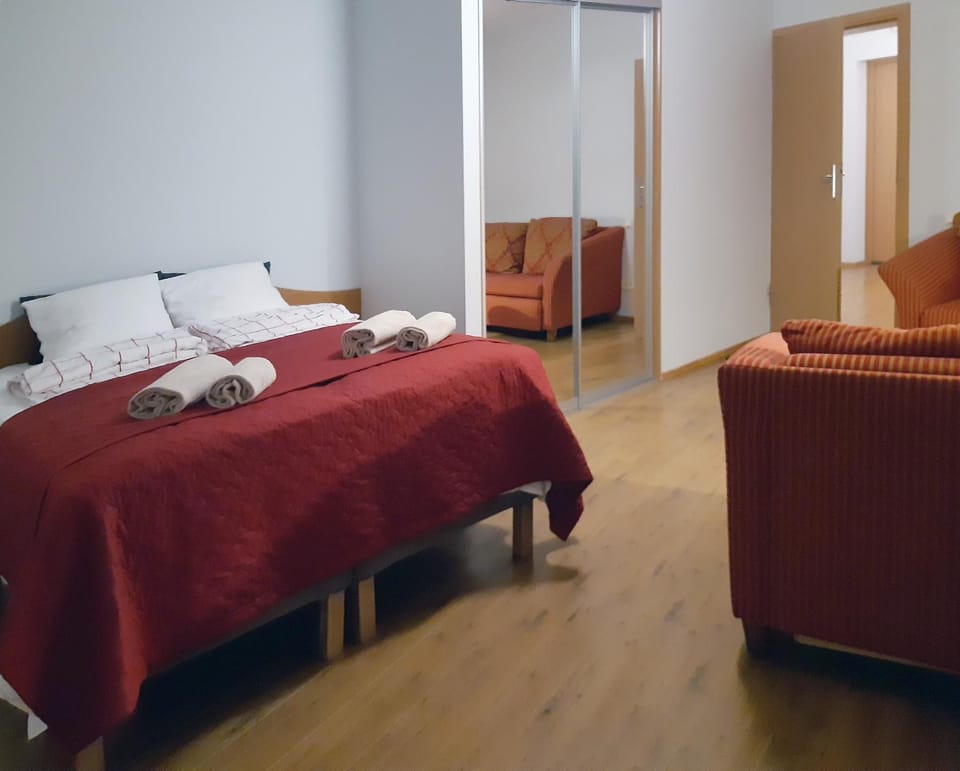 Bed, Day, Photo of the whole room, Bedroom