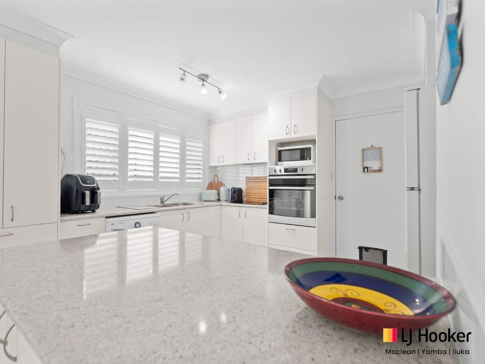 Barefoot by the Bay House in Iluka