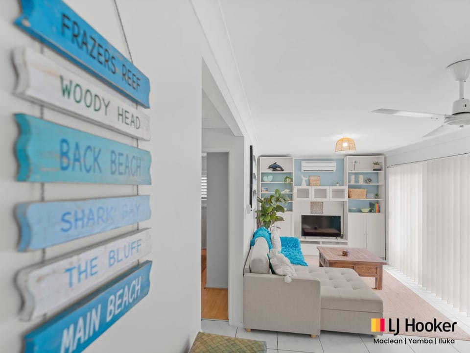 Barefoot by the Bay House in Iluka