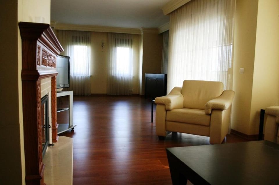 Library, Living room, Seating area