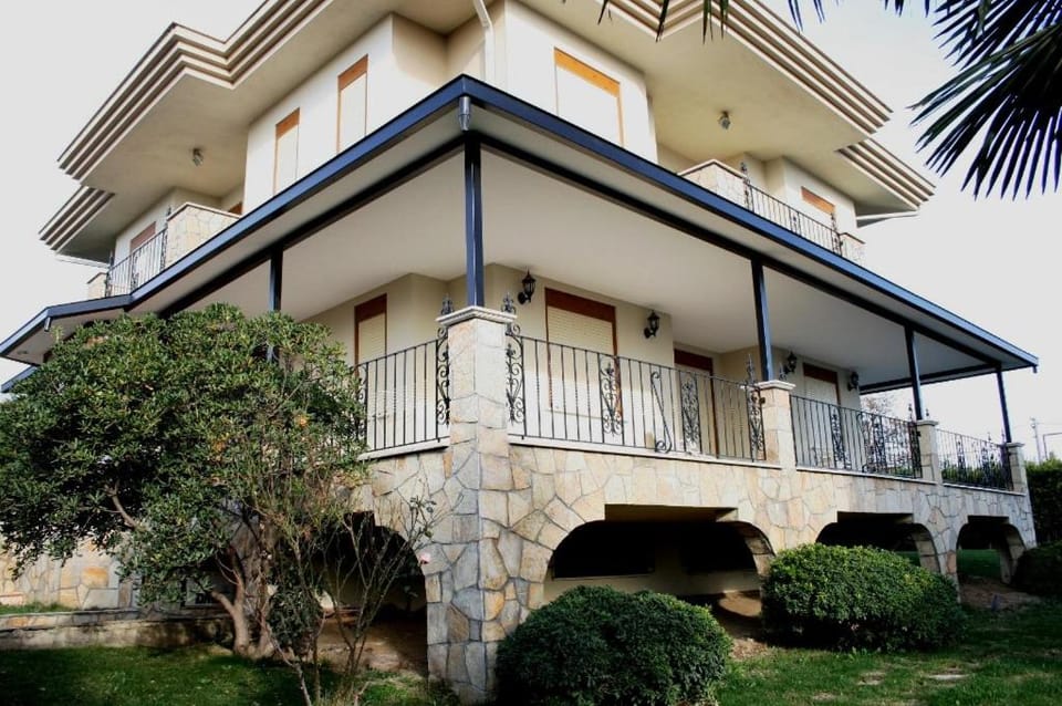 Patio, Day, Balcony/Terrace, On site, Pets, Family