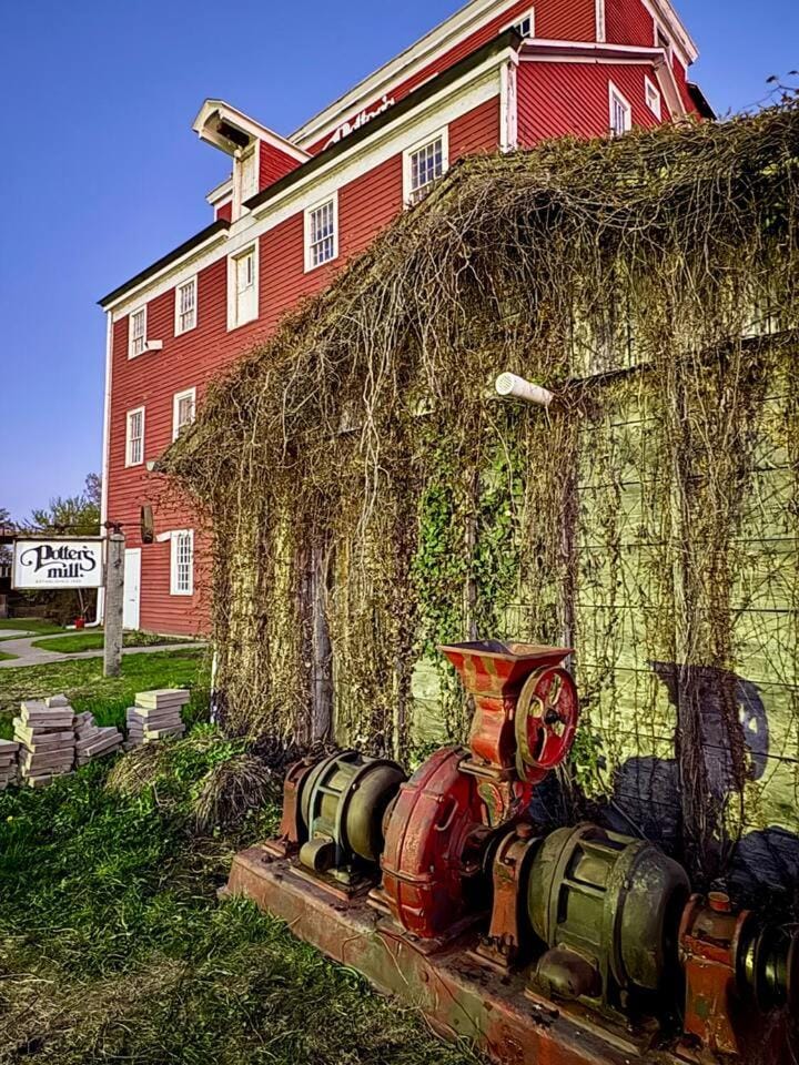 Paddle Wheel Suite-Potter’s Mill House in Bellevue