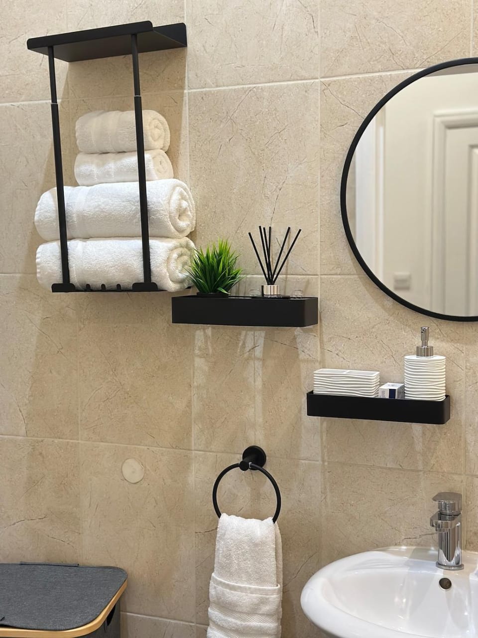 Toilet, Bathroom, towels