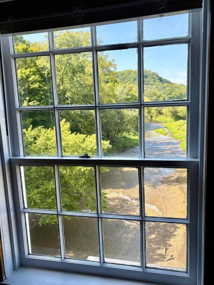 Captain Potter’s Suite (Jacuzzi Tub)-Potter’s Mill House in Bellevue