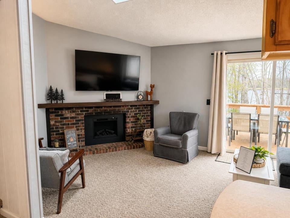 Serenity Now | 4BR Lakefront Cabin + Trail Access Cabin in Hurley