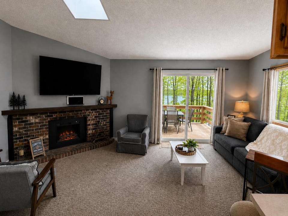 Serenity Now | 4BR Lakefront Cabin + Trail Access Cabin in Hurley